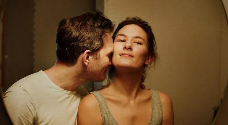 ‘Elskling’ filmeko pasarte bat.