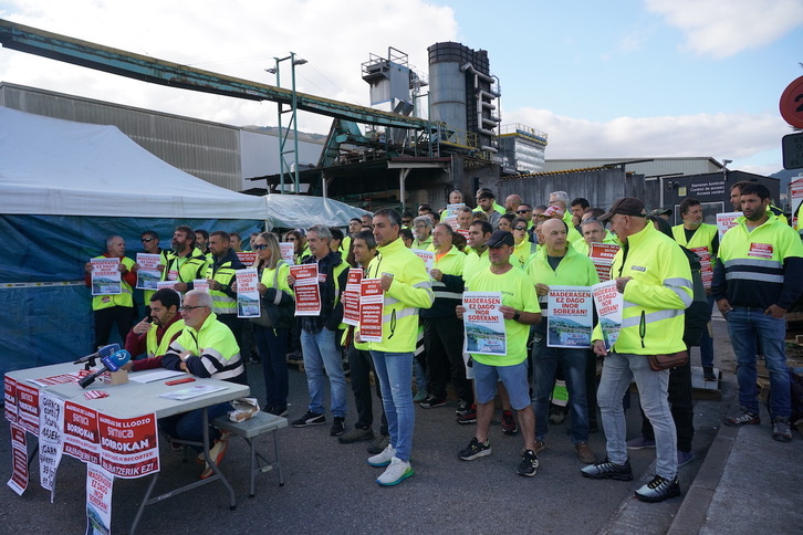 Maderas de Llodioko langileen prentsaurrekoa, astelehen honetan Laudion.