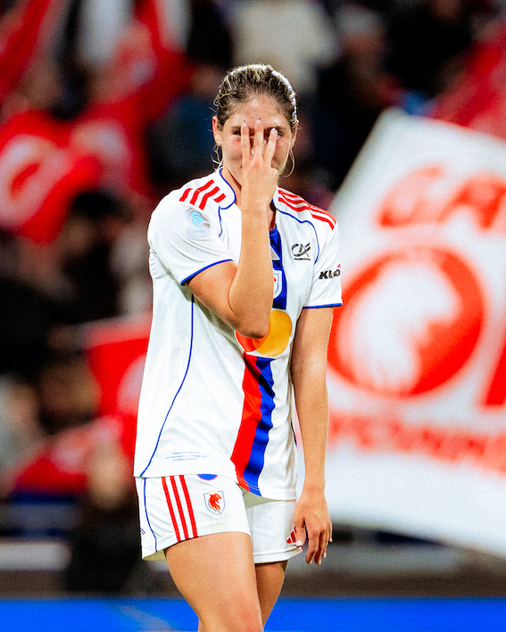 Tres goles le hizo Korbin Schrader a su exequipo, sumido de nuevo en una profunda crisis. (OL Lyonnes)