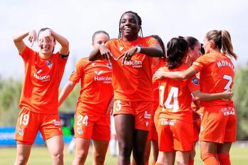 Edna Imade celebra su primer gol con la camiseta de la Real.