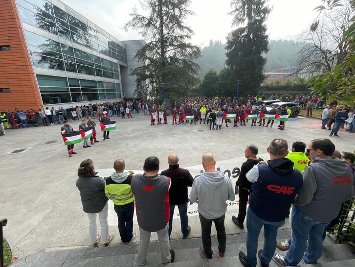 Los trabajadores de CAF han parado y se han concentrado este miércoles.
