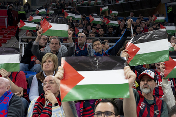 Mientras la pelota pasa de un lado a otro, el Buesa Arena hace tiempo que dictó sentencia sobre la presencia israelí en Zurbano.