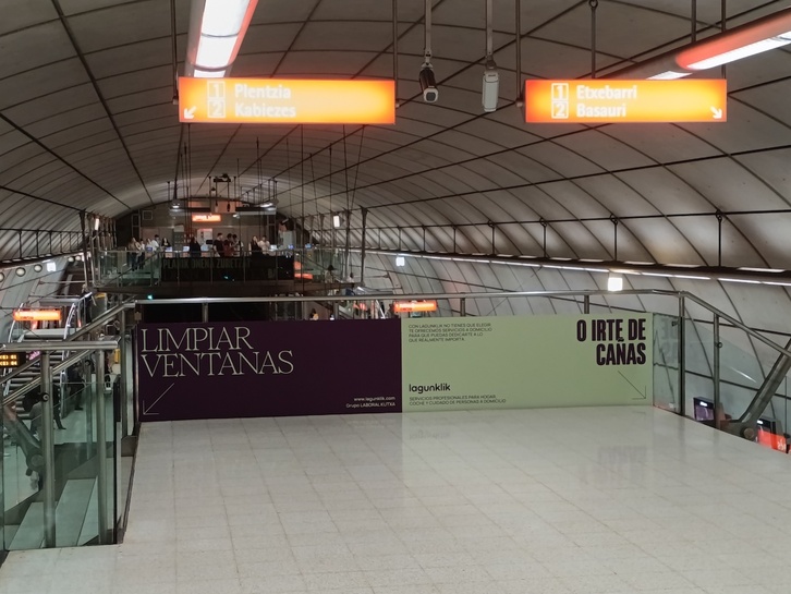 Campaña de Lagunklik en la estación de San Mamés de Metro Bilbao.