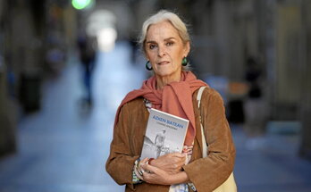 Lourdes Oñederrak «Azken batean» eleberria aurkeztu zuen atzo.