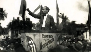 Pedro Albizu, Puerto Ricoko alderdi nazionalistak 1934an Guayama herrian antolaturiko ekitaldi batean.