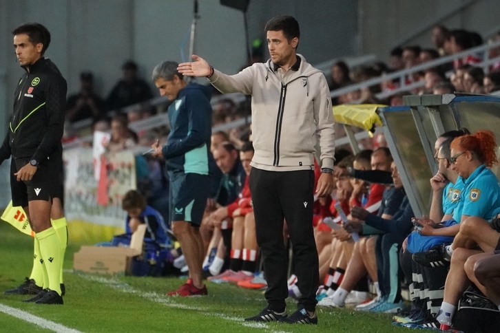 Aunque no quiera considerar el duelo contra el Getafe como de urgencia, está claro que la grada rojilla va a mirar con lupa las evoluciones de su equipo.