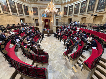 Salón de plenos de la Casa de Juntas de Gernika.