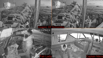 Soldados israelíes subiendo a los barcos de la Flotilla, en la emisión en directo antes de que las cámaras fueran apagadas.