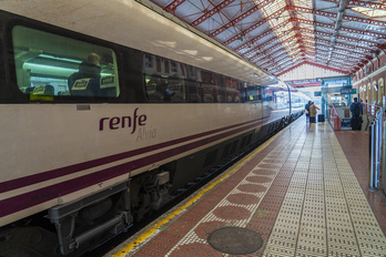 Viajar sobre raíles es sinónimo de comodidad y sostenibilidad.