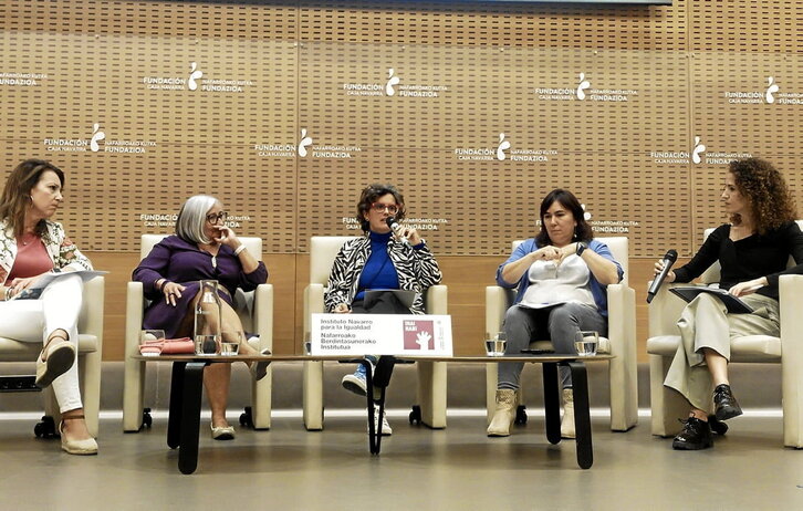 Mesa redonda de la jornada sobre violencia contra la mujer y discapaidad.