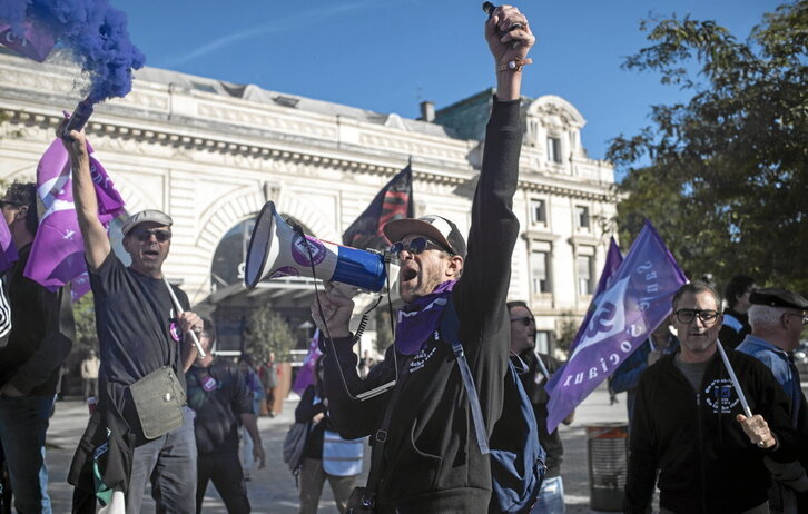Sindikatuek atzo Bainonan egindako manifestazioaren argazkia.