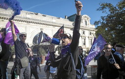 Sindikatuek atzo Bainonan egindako manifestazioaren argazkia.