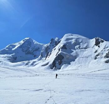 Muro eta Txintxurreta donostiarrak Kirgizistaneko Djangart mendilerroan esploratzen izan dira. 