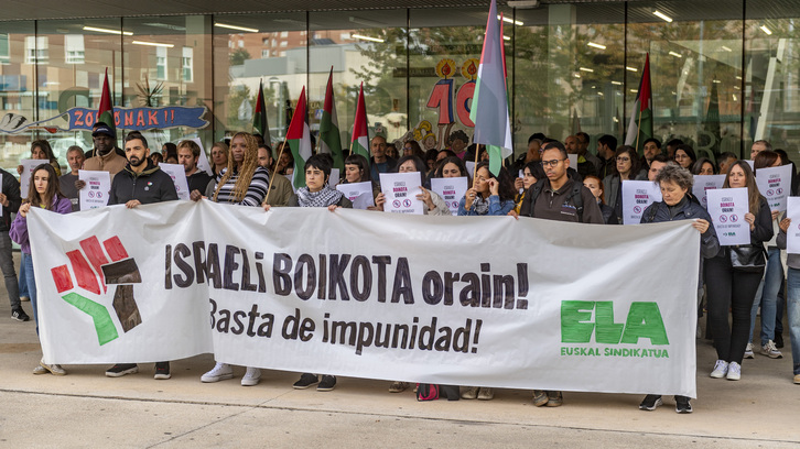 ELAk elkarretaratzea egin du Gasteizen, israeli boikota egitea eskatuz.