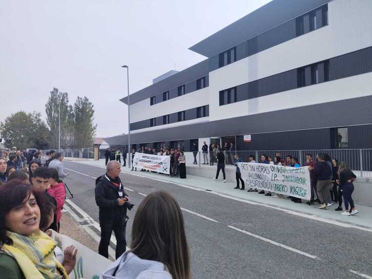 Irakasle eta ikasleen elkarretaratzea.