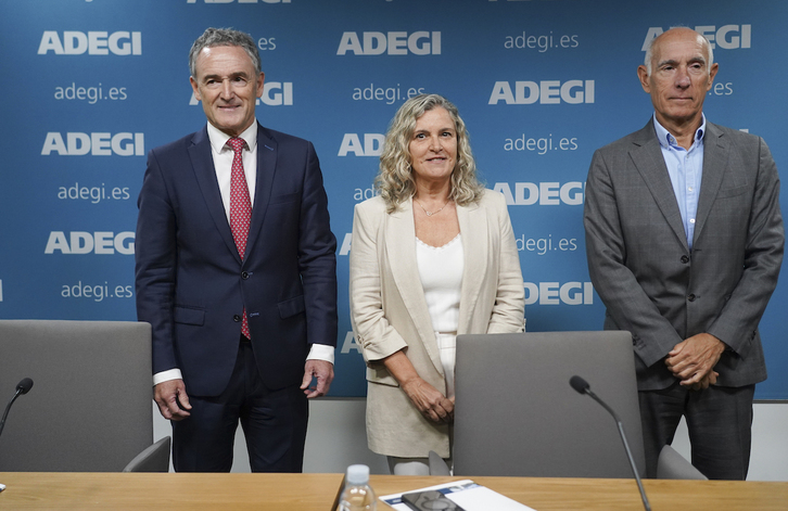 José Miguel Ayerza, Isabel Busto y Patxi Sasigain.