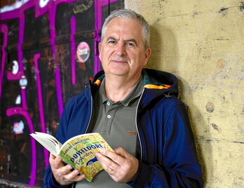 Karlos Linazasorok «Dusseldorfeko txibatoa» argitaratu berri du.