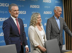 Jose Miguel Ayerza, Isabel Busto eta Patxi Sasigain, atzoko aurkezpenean.