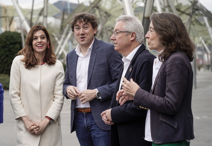 Asensio, junto a Maider Etxebarria, Eneko Andueza y Marisol Garmendia en un acto del PSE.