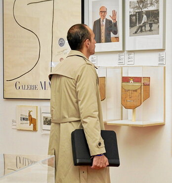 Las máscaras y varios retratos de Steinberg, en la exposición.