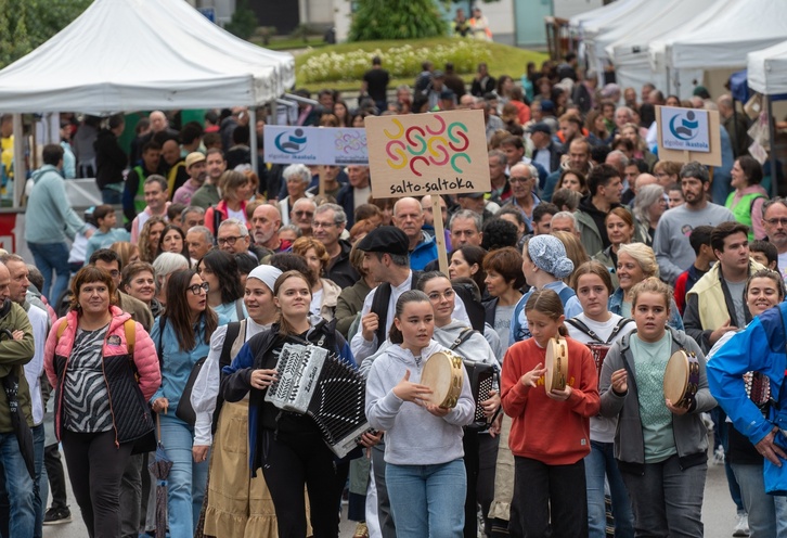 Zirkuitoa zabaldu du ikastolatik bertatik ateratako komitiba. 