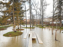 Iruñeko Alde Zaharraren eta Arrotxapea eta Txantrea auzoen artean kokatutako Aranzadiko meandroak ibaiaren dinamika txertatu du hiri-espazio publikoaren zati batean.