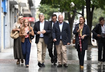 Amaya Fernández y Javier de Andrés, junto a otros dirigentes del PP en Bilbo.