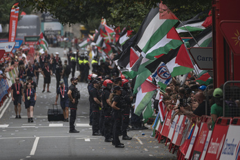 Protestas en Bilbo durante la pasada Vuelta, por la presencia del Israel.