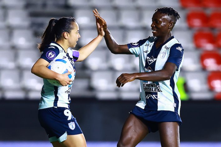 Corral e Ihezuo celebran la goleada de Pachuca a Alajaluense, que les acerca a la final four. (CONCACAF)