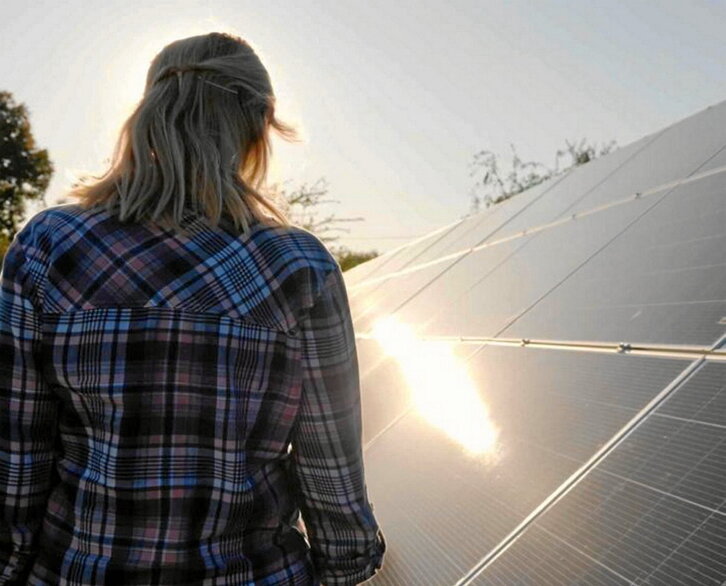 La planta solar de Gorbeialdea dispone de 2.100 paneles fotovoltaicos.