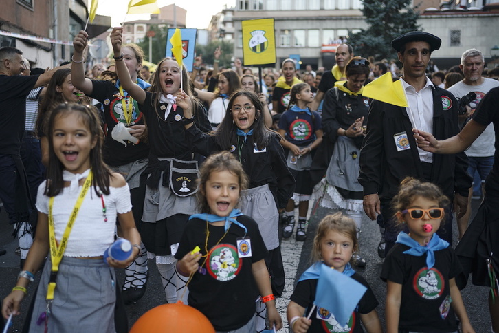 Basauriko kuadrillak kalejiran irtengo dira larunbata arratsaldean.