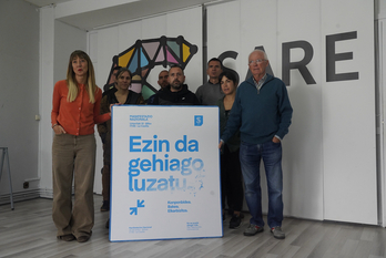 Miembros de Sare, en la presentación de la marcha.