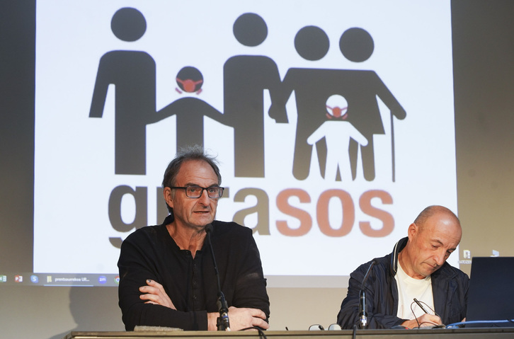 Joxe Mari Izeta y Joseba Belaustegi durante su comparecencia de este miércoles en Donostia. 