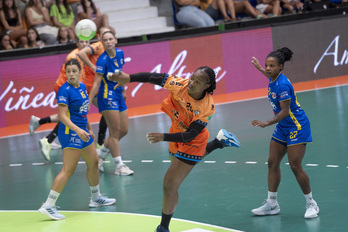 Tchaptchet se dispone a lanzar en un partido anterior.