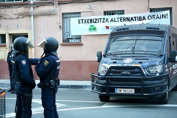 Dispostivo policial en la calle San Francisco de Burlata.