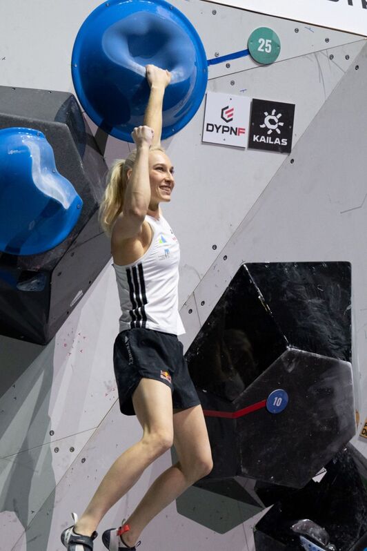 Janja Garnbret esloveniarrak lehien munduan erabateko nagusitasuna du.