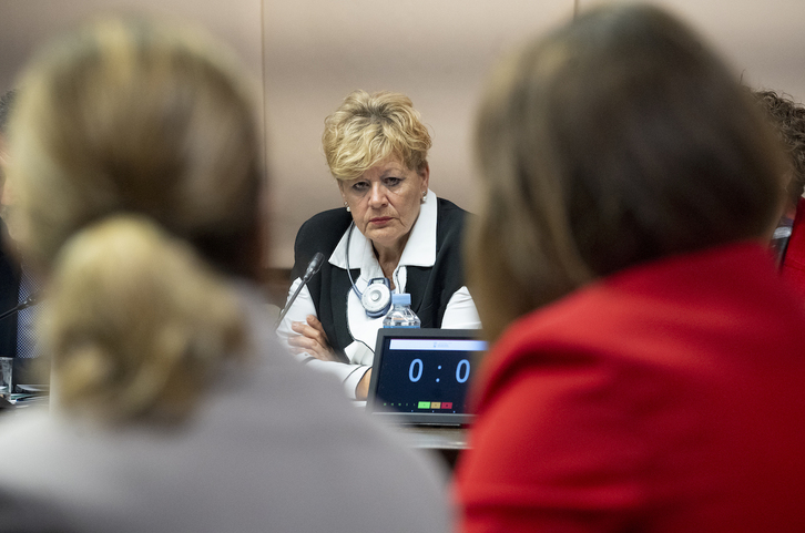 Ana del Val, Arabako Batzar Nagusietan egindako agerraldian.