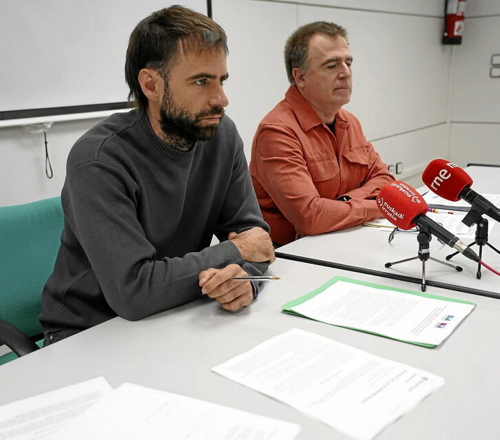 ELAren egoitzan eginiko prentsaurrekoa, auzitegiaren epaia azaltzen.