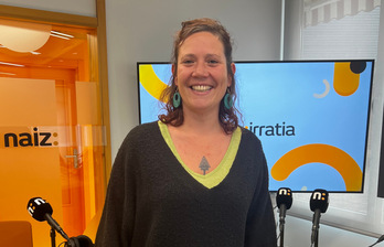 Maialen Errotabehere NAIZ Irratiko estudio nagusian