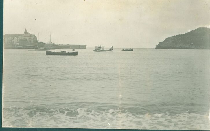 Aeroplanua, Lekeitioko uretan.