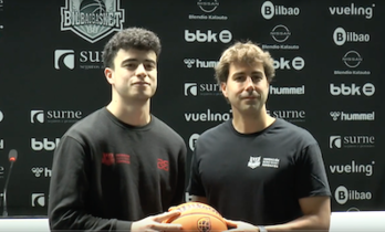 Mikel Torre y Kepa De Castro en la presentación del equipo U22 de Surne Bilbao Basket.