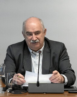 El consejero Aierdi, en el Parlamento.