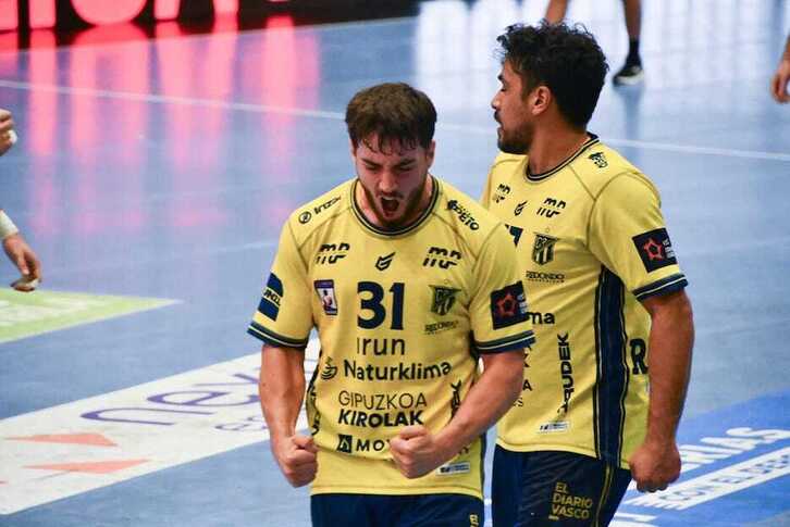 Euforia en el seno de Bidasoa-Irun tras un triunfo que los eleva al liderato de la Liga Asobal.
