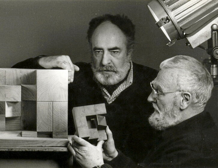 Fotografía de Jorge Oteiza y Nestor Basterretxea.