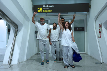 Mikel Zuluaga (izquierda) junto al resto de intengrantes vascos de la Flotilla.