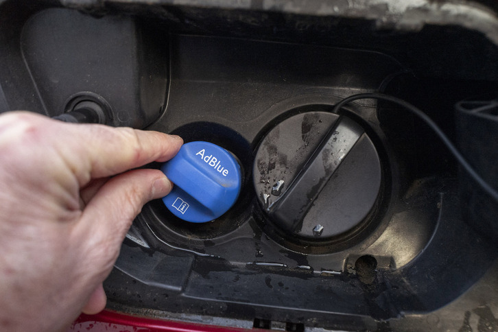 Tapón del depósito del sistema Adblue.