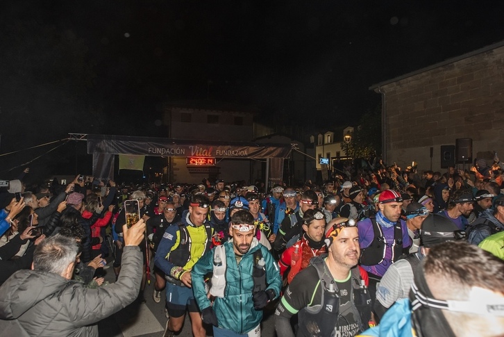 Korrikalariak larunbat gauerdian atera diren unean.