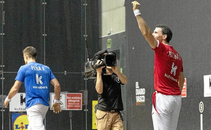 Jokin Altuna, pozarren, partidan zehar behetik gora egin eta irabazi ondoren.