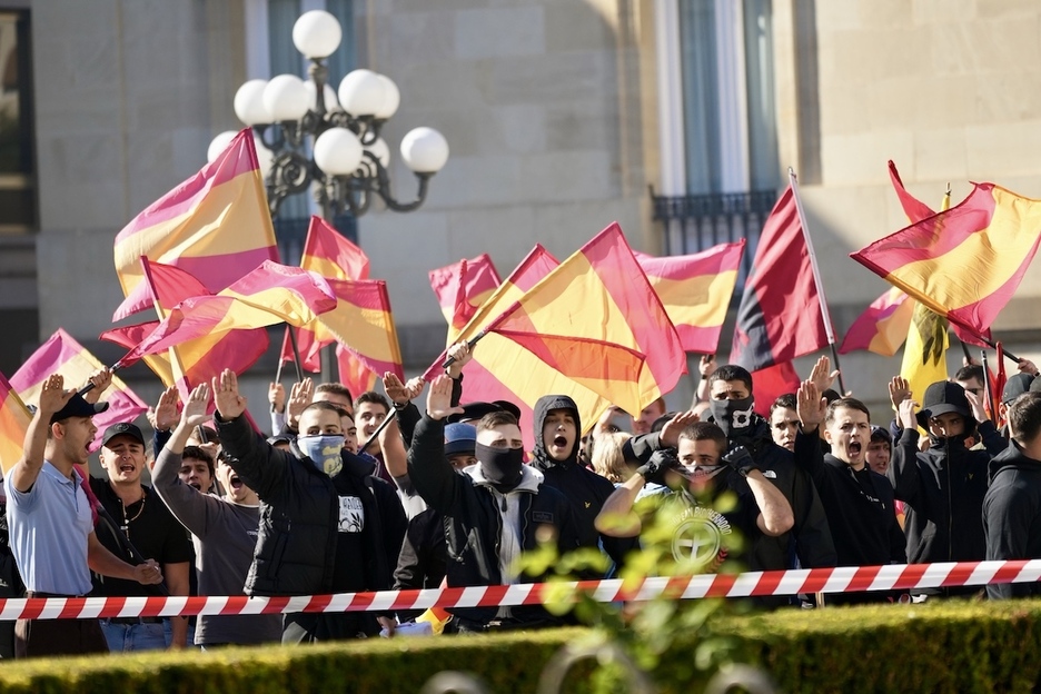 Asistentes al acto fascista en Gasteiz.