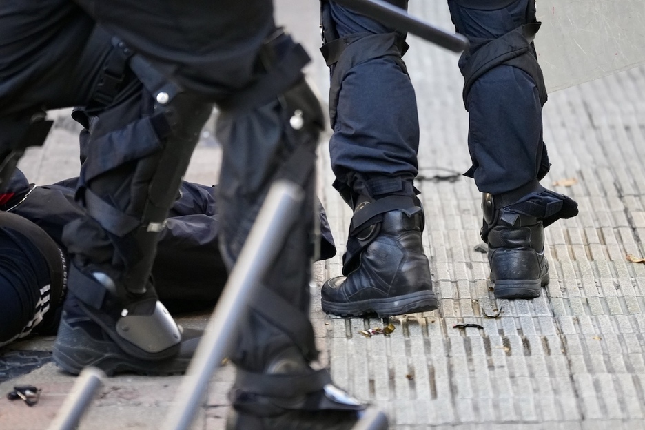 Detalle del despliegue de la Ertzaintza en Gasteiz.